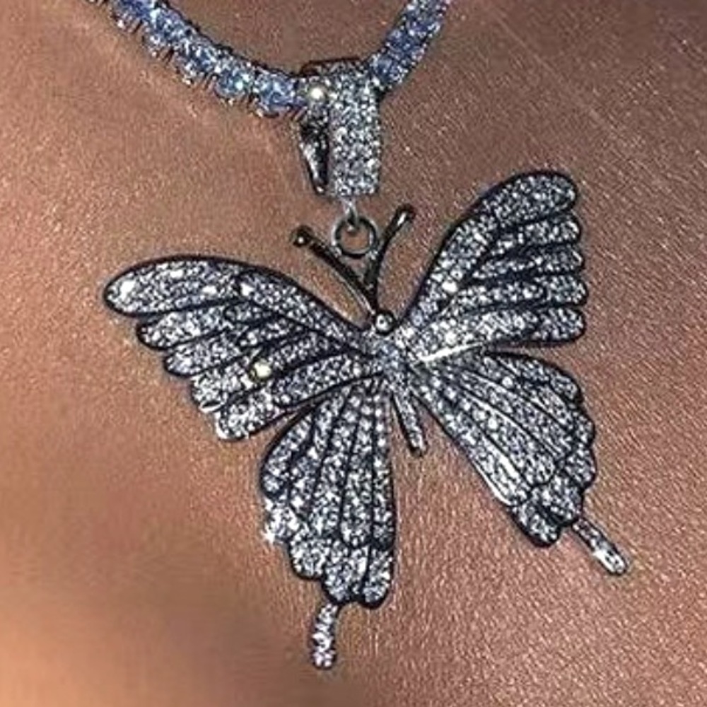 Silver butterfly rhinestone necklace chain - Picture 4 of 4